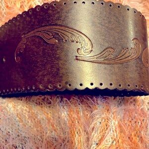 Wide stylish belt with gold buckle and etched design.
